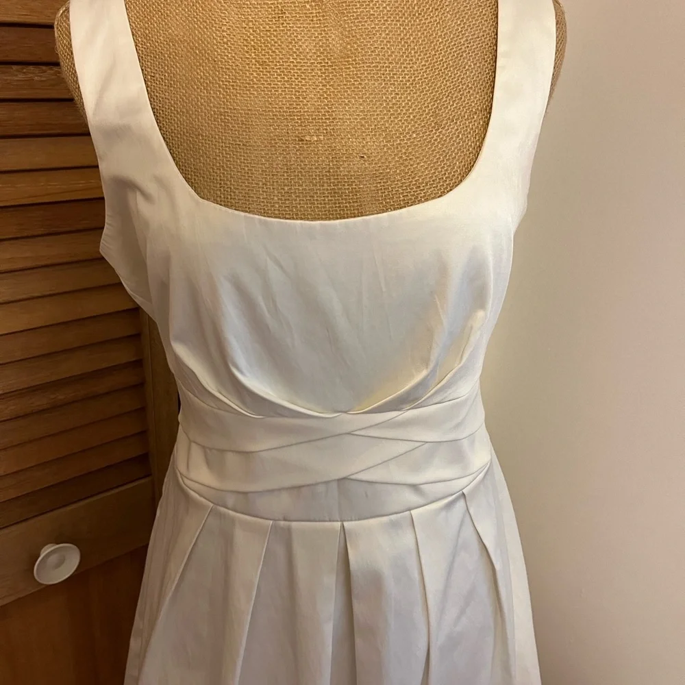 Beautiful spring dress - Picture 4 of 4
